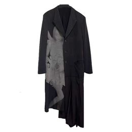 Trenchcoats voor heren Trenchcoats voor heren Yohji 22aw Herfst en winter Patroon Donkere stijl Eenvoudig Middellange windjack Overjas met print Heren Dames 230412920VLC5