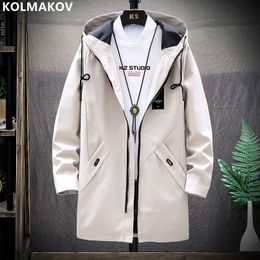 Trench Coats voor heren lente en herfst klassieke mode solide kleur medium lang jas casual losse hoogwaardige windbreaker 4xl 230413