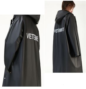 Heren Trenchcoats Vetements Seizoen 6 Klassieke Buiten Regenjas Modemerk Terug Brief Mannen Vrouwen Losse Jas 230831