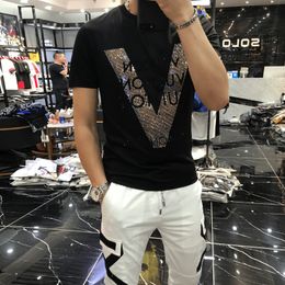 Heren t -shirts Europese mannen korte mouw zomer persoonlijkheid trend zware industrie boor v -letter pailletten slank fit t -shirt tee shirt homme 230411