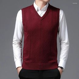 Gites masculines 2024 Spring Vest Fashion Wool Jacquard Business Bottom Bottom Trinted Pull plus taille 4xl