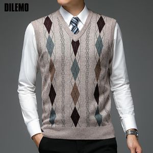 MENS Vesten Autummodemerk Argyle Pullover Sweater V Neck Knit Vest Diamant Trendy 6 Wol Mouwloze Casual Clothing 230313