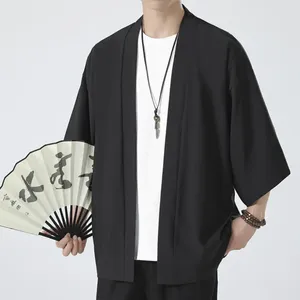 Vêtes masculines Men Men Cloak Kimono para Hombre Black Mabe Blanc Beach Shirt Summer Haori Unisexe Samurai Vêtements Japonais