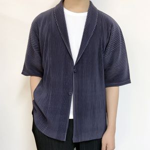 Heren Vesten Miyake Geplooide Heren Blazer 2023 Zomer Korte Mouw Jas Koreaanse Mode Revers Casual Vest Eenvoudige Cool Tops 230914