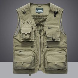 Gilets pour hommes Hommes d'été déchargement gilet tactique manteau décontracté hommes pographe gilet maille travail sans manches veste outils poche gilet 5XL 231219