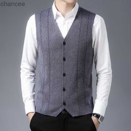 Gilet pour hommes nouvelle mode costume gilet bureau mâle sans manches pull Cardigan affaires formel tricot gilet simple boutonnage HKD230831