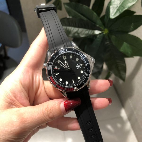 Matriz de relojes para hombres Luxury Automatic Sports Watch de alta calidad Tamaño de reloj negro de 40 mm a impermeable calendario de calendario Lady's Watch