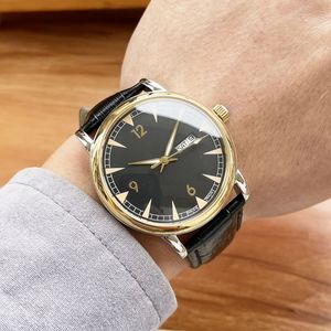 Montre pour homme Mouvement mécanique à remontage automatique Surface en verre Bracelet en cuir Boîtier en acier inoxydable Cadran en céramique Diamètre de surface 40 Épaisseur 13