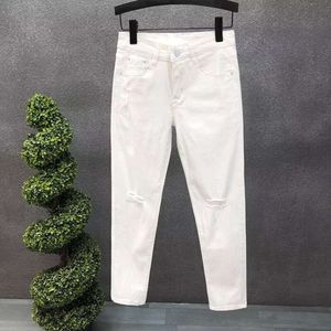 Jeans blancs en détresse pour hommes, pantalons à petites jambes coupe slim printemps et été, version coréenne pantalons courts élastiques à la mode décontractés