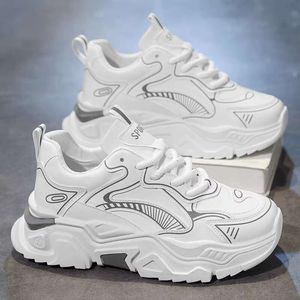 Marque d'hiver masculine polyvalent sport épais semelles intérieures intérieures petites chaussures de mode blanches