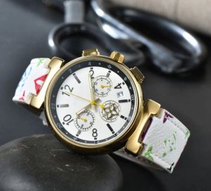 Quartz de luxe pour femmes Message Fashion Leisure Five Needle Multifonctional Leather Band Watches