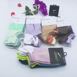 Chaussettes pour femmes pour hommes de haute qualité coton respirant la cheville sport chaussettes de luxe logo classique des lettres de motif de crochet brodé