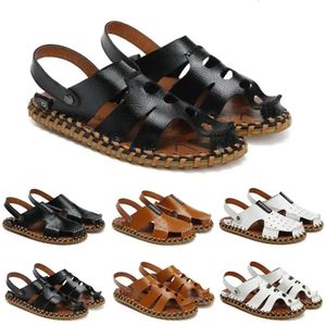 mannen sandaal slippers voor schoenen dames designer platformloper Triple Black Summer Fashion Outdoor House Slide Mens dames sneakers maat 957 044 wo plat a17 m s s s s s
