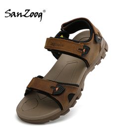 Men Sandals Summer S Cuero de cuero zapatos de playa al aire libre Diseñador de envío directo de envío Director de calzado