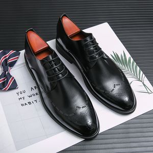 Chaussures masculines Brogue Pu Pu Scarved Dark Pattern Lace Up Fashion Business Médalière décontractée Party Ad polyvalent