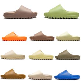 Hommes Chaussures Designer Femmes Sandales Pantoufles Os Blanc Noir Résine Mousse Glow Vert Désert Sand sandales Terre Brun diapositives Chaussures De Plein Air