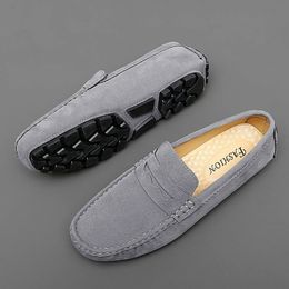 Zapatos para hombres zapatos de moda de moda de verano para hombres clásicos calzado de manejo de cuero de alta calidad mocasines de cuero lijado 240410