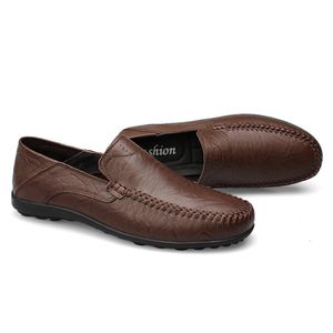 Chaussures pour hommes Femmes pour hommes concepteurs décontractés Slip-On en cuir en cuir couleur unie en cuir foncé des baskets extérieurs bleu foncé 326 wo 47 s