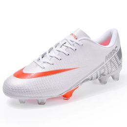 Chaussures de football pour hommes TFFG basses cheville bottes de football hommes Sneaker gazon crampons extérieur professionnel Futsal chaussures EUR3545 231228