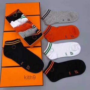 Calcetines deportivos para hombre, zapatillas de calcetín para mujer, algodón premium, letra clásica, transpirable, naranja, baloncesto, fútbol, caja de regalo al aire libre OB5M