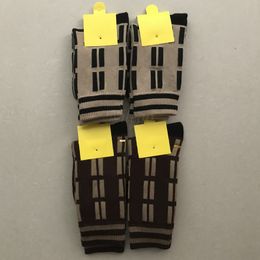 Hommes femmes rayé lettre chaussettes décontracté respirant coton chaussette avec étiquette mode bonneterie Top qualité prix de gros