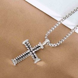 Hommes Style chaîne collier colliers pendentifs classique femmes diamant Dy Vintage pendentif Hip bijoux croix Hop longueur 50cm270a
