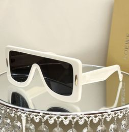 Hommes lunettes de soleil pour femmes dernière vente mode lunettes de soleil hommes lunettes de soleil Gafas De Sol verre UV400 lentille avec boîte assortie aléatoire LW40106U
