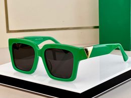 Hommes lunettes de soleil pour femmes dernière vente mode lunettes de soleil hommes lunettes de soleil Gafas De Sol verre UV400 lentille avec boîte assortie aléatoire 1198