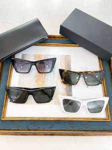 Hommes lunettes de soleil pour femmes dernière vente mode lunettes de soleil hommes lunettes de soleil Gafas De Sol verre UV400 lentille avec boîte assortie aléatoire 372