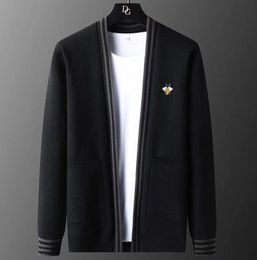 Hommes Pull Cardigan Top Nouvelle Marque De Luxe De Mode Tricoté Noir Coréen Casual Manteaux Veste Hommes Vêtements