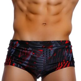 Hommes de maillot de bain brésilien traditionnel de maillot de bain coupé traditionnel de natation boxer de surf boxer briefs shorts troncs noirs et rouges sunga 240410