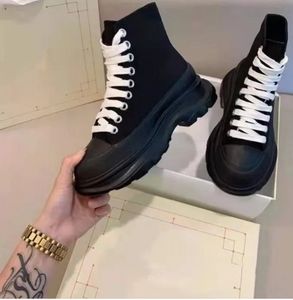 Mannen Tread Boots Slick Sneakers Triple Royal Platform Designer Trainers