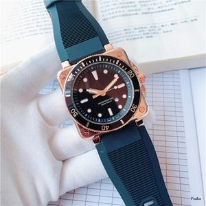 Reloj para hombre Movimiento de cuarzo automático Relojes de marca Correa de goma Deportes de negocios Relojes transparentes Batería de espejo de cristal importada 208 m