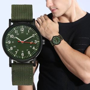 Mannen kijken naar Canvas Strap Designer Watch Digita New Brand Men Watches Quartz Ocean Polshorwatch Fashion Man Clack Cadeau Analoge klassieke reishorloge