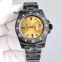 Des hommes regardent RLX Watch Automatic Mens Mechanical 3135 Mouvement Mouvements de 40 mm Sapphire Lumineux imperméable Montre Luxe