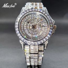 Montre pour hommes avec 322 pièces Baguette pleine glace diamant calendrier montres à Quartz homme spécial cher étanche montre goutte 240102