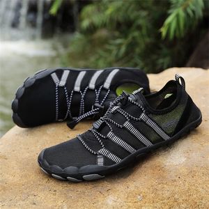 Hommes Chaussures d'eau Femmes Aqua Beach Sandal Summer Upstream Séchage rapide Sport Surf Dive Swim River Pantoufles Y0714