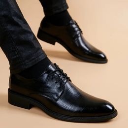 Men Wedding Leather Business Mens -jurk Pointed Casual Youth British Style Inner Verhoogte Spring Aankoms Shoes 240407