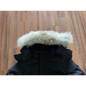 Hommes Vestes d'hiver Real Coyote Fur Designer Homme Puffer Buzer Breaker Jassen Extérieur Hooded Fourrure Manteau Down Veste Mencoat Jacketstop