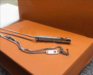 Nieuwe mannen vrouw hanger kettingen sieraden nieuwe zirkoon zilveren fluitje brief ketting mode persoonlijkheid voor verjaardagscadeau