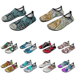 Men Women Custom Water Shoes Cartoon Dierontwerp Diy Word Zwart Witblauw Rode kleur Heren Trainer 212