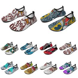 Men Women Custom Water Shoes Cartoon Dierontwerp Diy Word Zwart Witblauw Rode kleur Heren Trainer 241