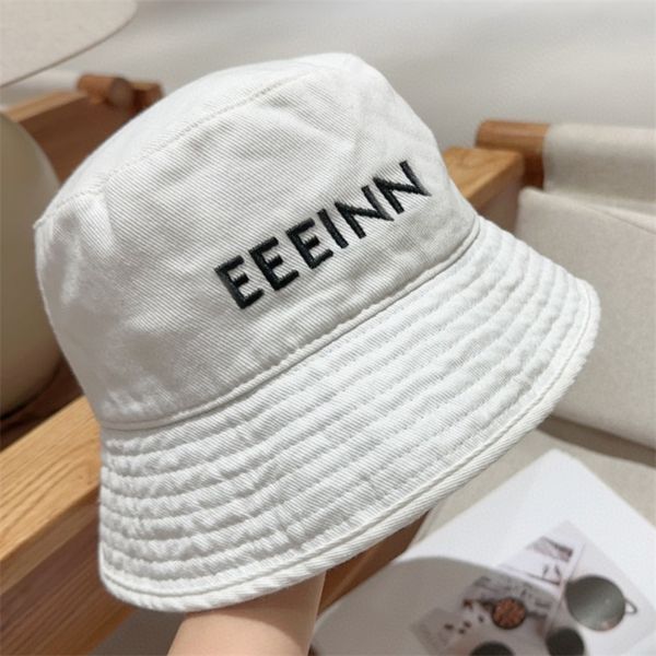 Hombres Mujeres Diseñador Sombrero de cubo Marca Protector solar Bonnet Gorra de béisbol Equipada Sombreros de mezclilla lavados Al aire libre Versátil Pareja Negro Blanco Gorras Fedora