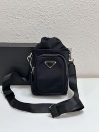 Mannen Dames Designer Crossbody Tassen Nylo Telefoon Case Mini Black Strapping Bag Messenger Satchel brede riemschouder Australes met driehoek Mark Pouch