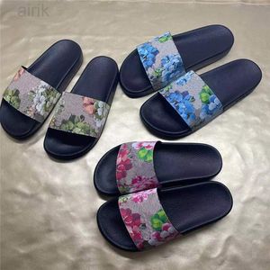 Men Women Designer Slippers Rubber Sandalen Bloom Strawberry Tiger Bees Flat Glaasjes Groen Rood Wit Web Sandaal Beach Flip Flops 35-48