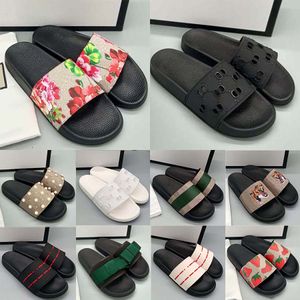 Heren Dames Designer Slippers Rubberen slippers Sandaal Platte bloemen Aardbei Tijger Bee Web Beroemde strandslippers Bloemen Badkamer Gestreepte zomerslippers