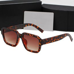 Hombres Mujeres Diseñador Gafas de sol Moda Gafas clásicas Gafas de playa al aire libre Gafas de sol para hombre Mujer 18 Color Opcional Firma triangular