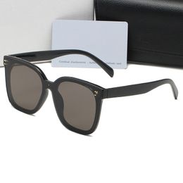 Mentes de soleil de créateurs de créateurs Fashion Classic Eyeglass Goggle Outdoor Beach Sun Sunes For Man Woman 11 Color Signature triangulaire en option en option