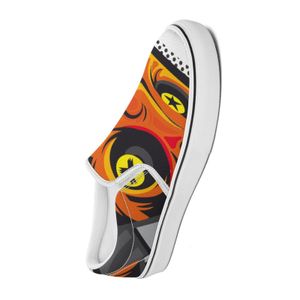 Hombres Mujeres DIY Zapatos personalizados Low Top Canvas Outdoor Skateboard Sneaker Triple Black Personalización UV Impresión Deportes Zapatillas deportivas B35