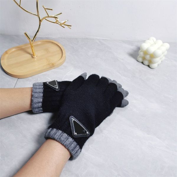 Hombres Mujeres Moda Guantes Clásico Triángulo Guante Cachemira Calidez Invierno Alta Calidad Gants Diseñador Guante